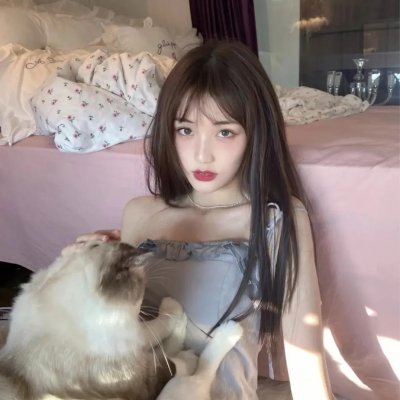 戴流苏耳环的少女