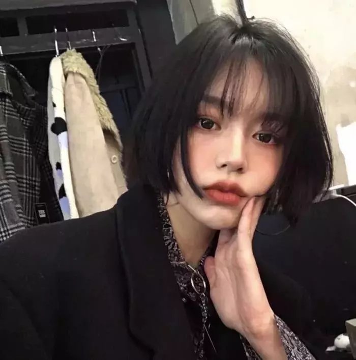年轻女孩爱过来